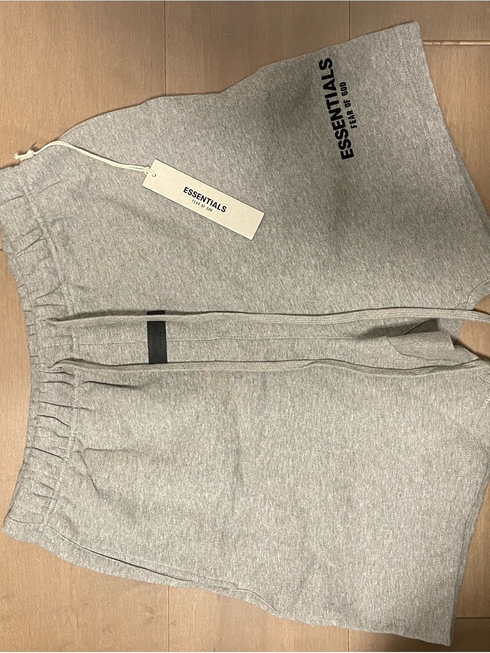 Essentials shorts - Picture 2 of 7